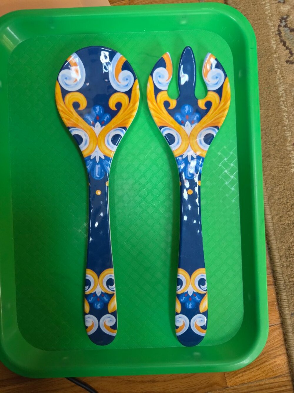 Cynthia Rowley salad utensil set melamine swirl pattern
